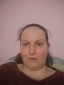 BustyLadyAlma লাইভ চ্যাট রুম