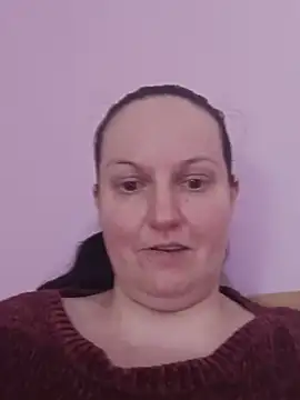 BustyLadyAlma 即時聊天室