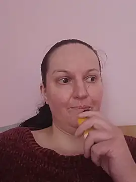 BustyLadyAlma Cameră chat live