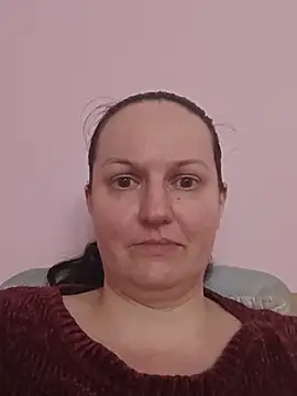 BustyLadyAlma live-chat rom