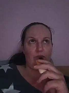 BustyLadyAlma 실시간 채팅방