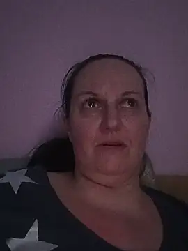 Pokój czatu na żywo – BustyLadyAlma