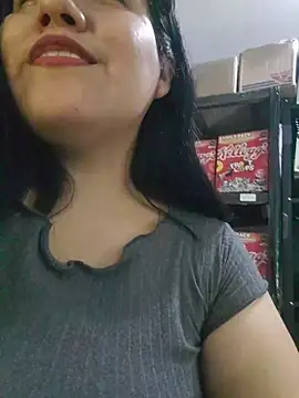 Kalani_Engel Adlı Modelin Canlı Sohbet Odası