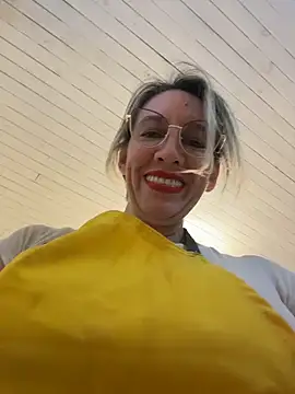 Gatitacarlita's Live Chat Room