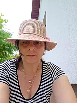 IsabelleCraft Adlı Modelin Canlı Sohbet Odası