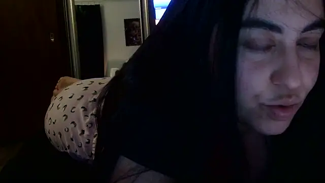 חדר צ'אט בשידור חי של WetFlower69