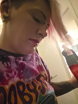 PinkTheHawk – live chatrum