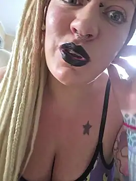 PinkTheHawk Live Chatraum