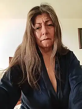 emma_tour Adlı Modelin Canlı Sohbet Odası