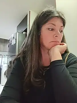 emma_tour Adlı Modelin Canlı Sohbet Odası