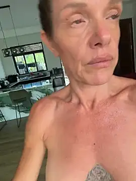 חדר צ'אט בשידור חי של mommyselenafit_