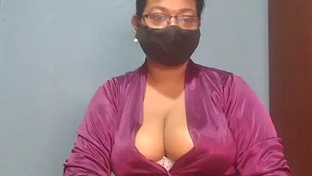 Pokój czatu na żywo – Naughtyboobs38D