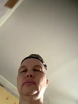 Suzanele чат на живо