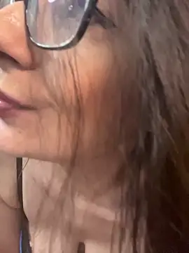 Curvy_bigtittsn Live chat-huone