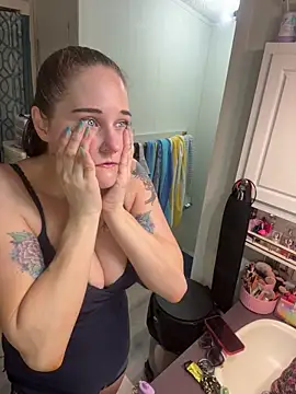 lolabunny9's Live Chat Room