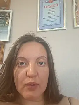 Jade_Kissy Adlı Modelin Canlı Sohbet Odası