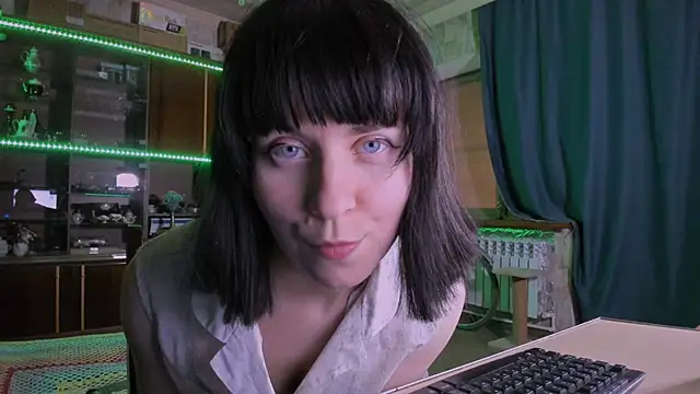 pa1e_pr1ncess' Live Chat Room