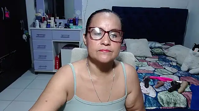 pervert_mommy_ – Naživo chatovacia miestnosť