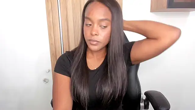 Emma_jonness Adlı Modelin Canlı Sohbet Odası