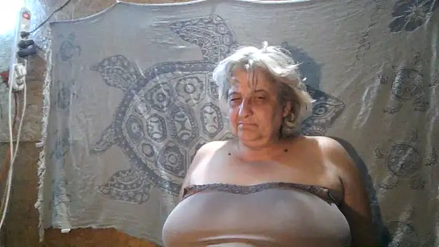 ExquisiteMature   – live chatrum