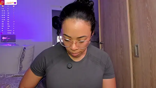Chat soba uživo modela carolgaita