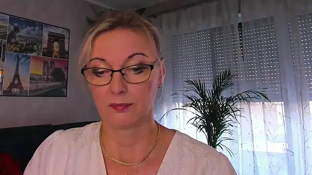 vanessa_chat Adlı Modelin Canlı Sohbet Odası
