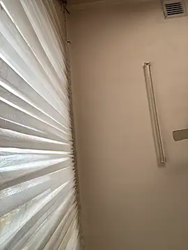 Živá chatovací místnost LuciousLips96
