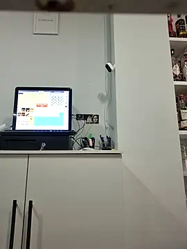 Susana_Castle Adlı Modelin Canlı Sohbet Odası