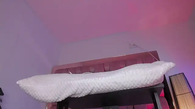 غرفة دردشة Secret_chells المباشرة