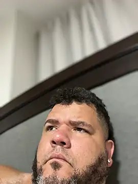 חדר צ'אט בשידור חי של HotDominicanCum