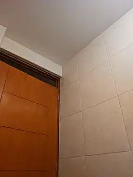Latin_summer Adlı Modelin Canlı Sohbet Odası