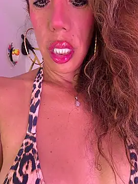 YOURSDEBORA webcam show
