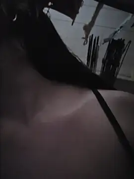Andrea-Queen Adlı Modelin Canlı Sohbet Odası