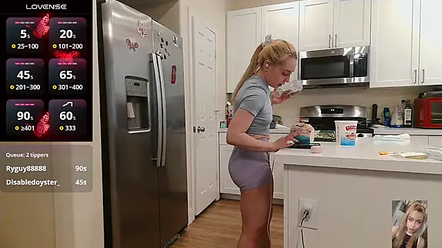 Blondiewithanass live-chat rom