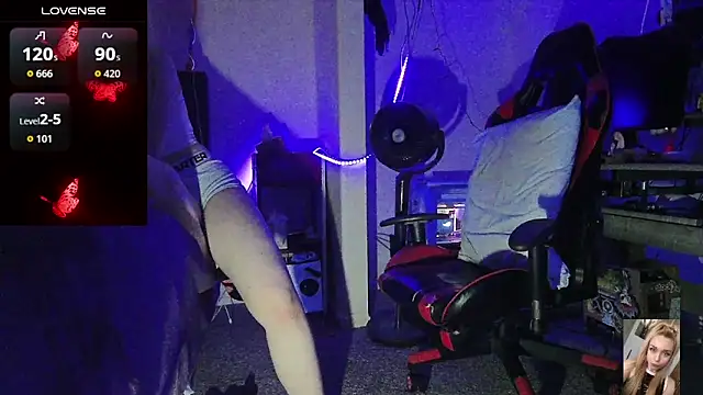 Blondiewithanass – Naživo chatovacia miestnosť