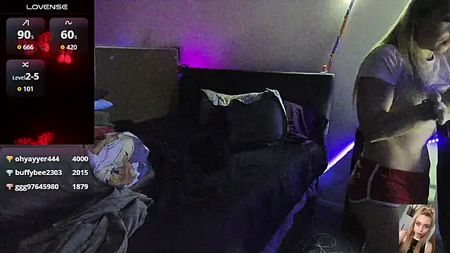 Živá chatovací místnost Blondiewithanass