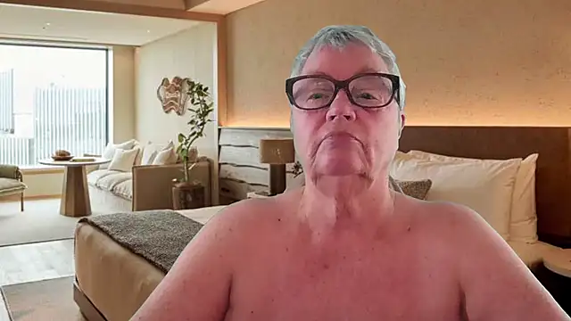 Mystery-Grandmother – live chatrum