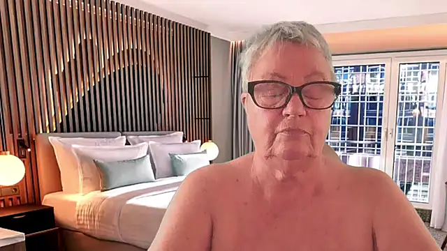 Mystery-Grandmother's Live Chat Room