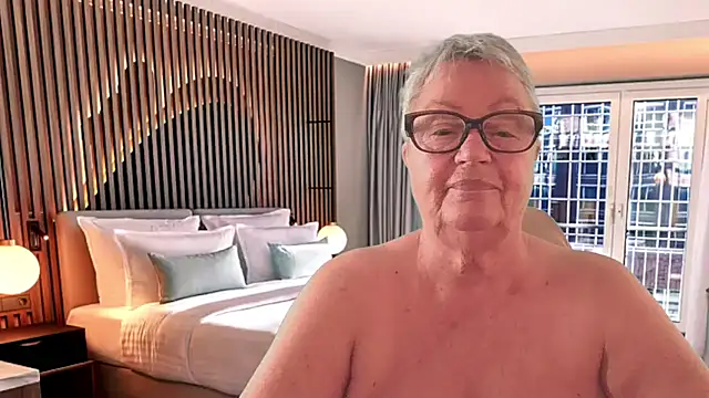 Mystery-Grandmother – live chatrum