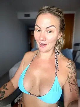 חדר צ'אט בשידור חי של NastyMilf_