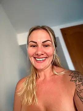 غرفة دردشة NastyMilf_ المباشرة
