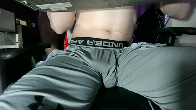 Dick_and_muscles Chat Room in diretta