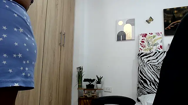 BustyMilf_ Live chatroom
