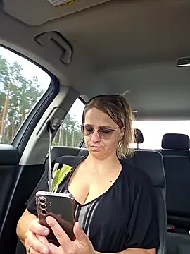 חדר צ'אט בשידור חי של BLONDKICIA1