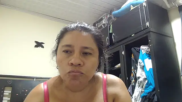 Sala de chat ao vivo de adrixxx38