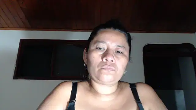 Sala de chat ao vivo de adrixxx38