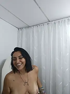 zullyxhot 现场聊天室