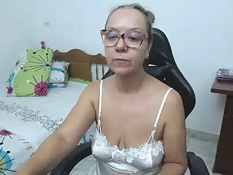 yeslluisa live-chat rom