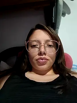 linda-schmidt Adlı Modelin Canlı Sohbet Odası