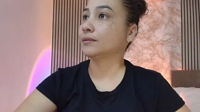 JuliRamirez – live chatrum